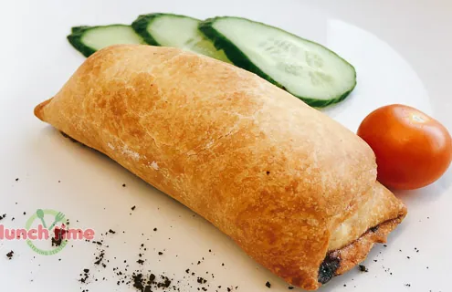 Пирожок-ролл с курицей и картофелем из бездрожжевого теста фило