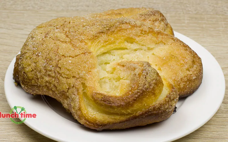 Плюшка московская с сахаром; 1 шт