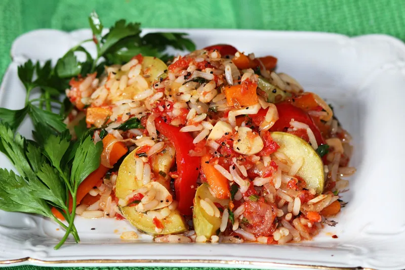 Рис с кабачками и помидорами