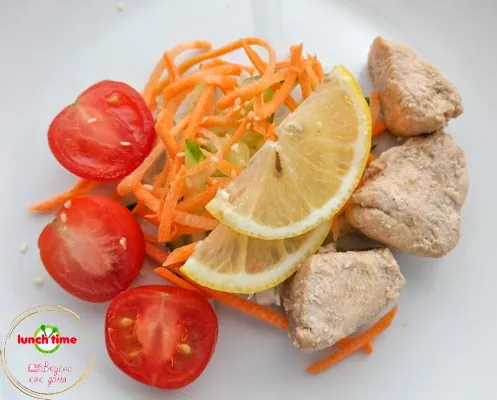 Салат премиум с куриной грудкой и мятой