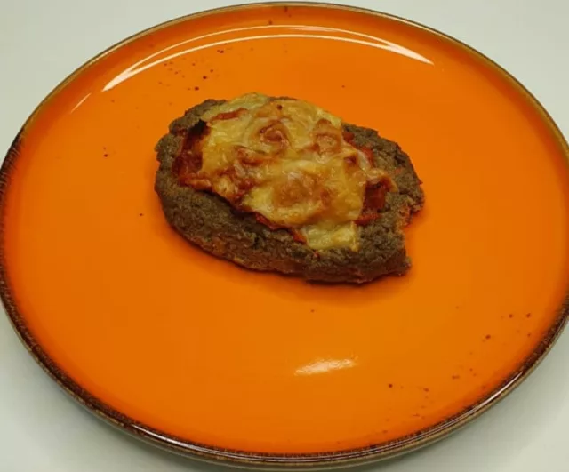 Котлеты из куриной печени под овощной шапочкой