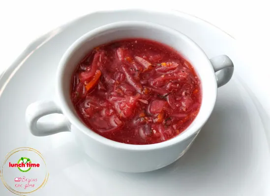Борщ с индейкой и черносливом; со сметаной