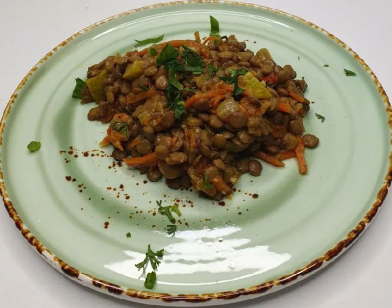 Рагу из зелёной чечевицы с кабачками