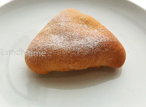 Пирожок с яблоком