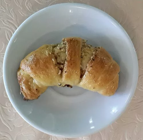 Рогалик с орехами