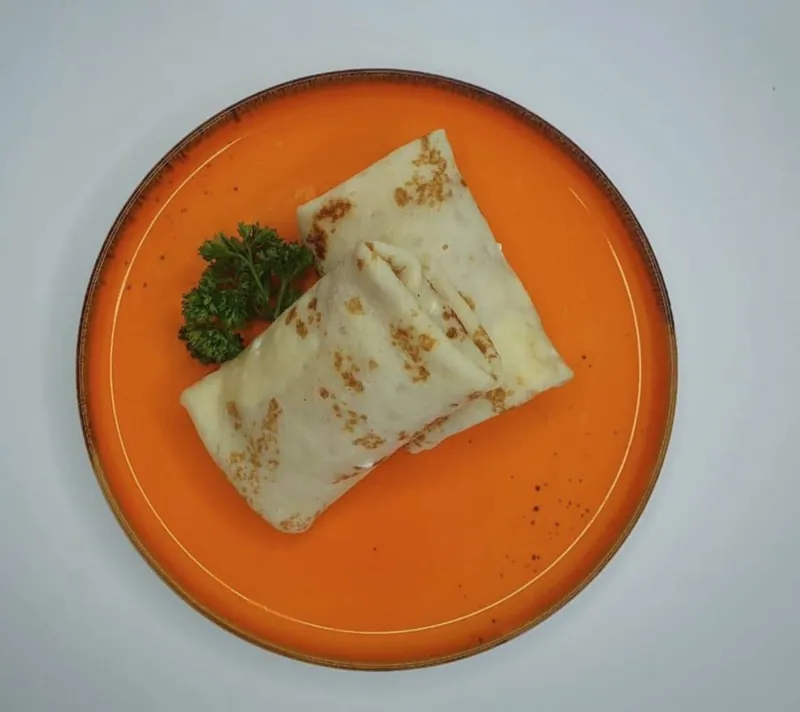 Блинчики с творожной массой и сметаной