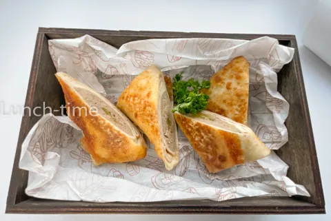 Блинчики с мясом и сметаной