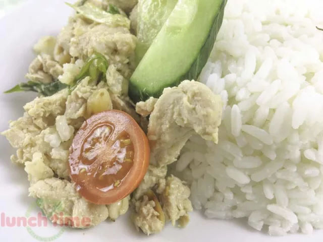 Курица по-китайски с грибами и рисом
