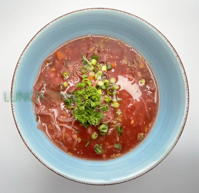 Борщ с говядиной и сметаной