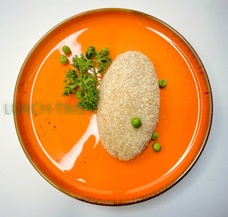 Котлета куриная, запечённая в панировочных сухарях