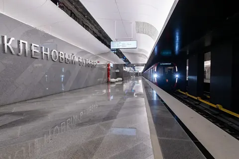 Станция «Кленовый бульвар»