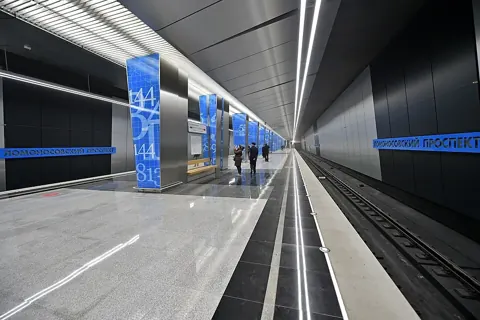 Станция «Ломоносовский проспект»