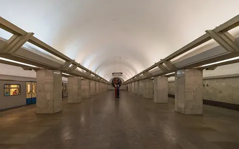 Станция «Полянка»