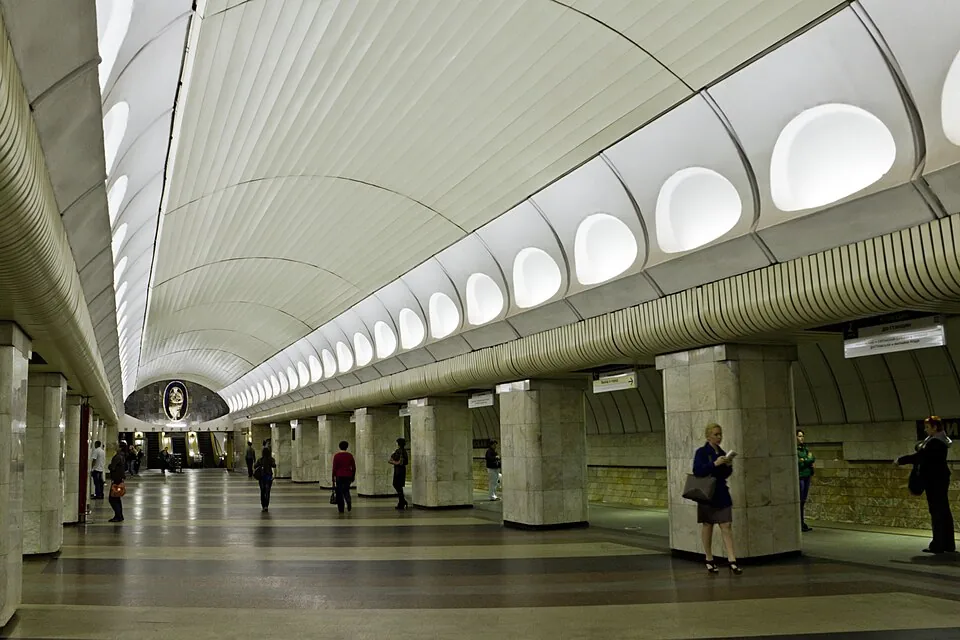 Станция «Римская»