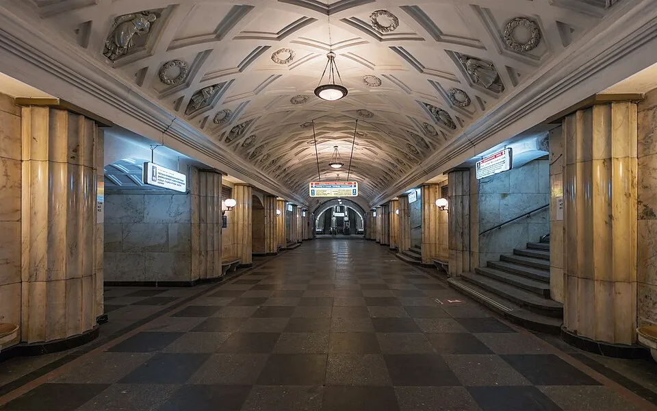 Станция «Театральная»