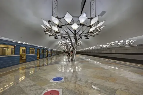 Станция «Тропарёво»