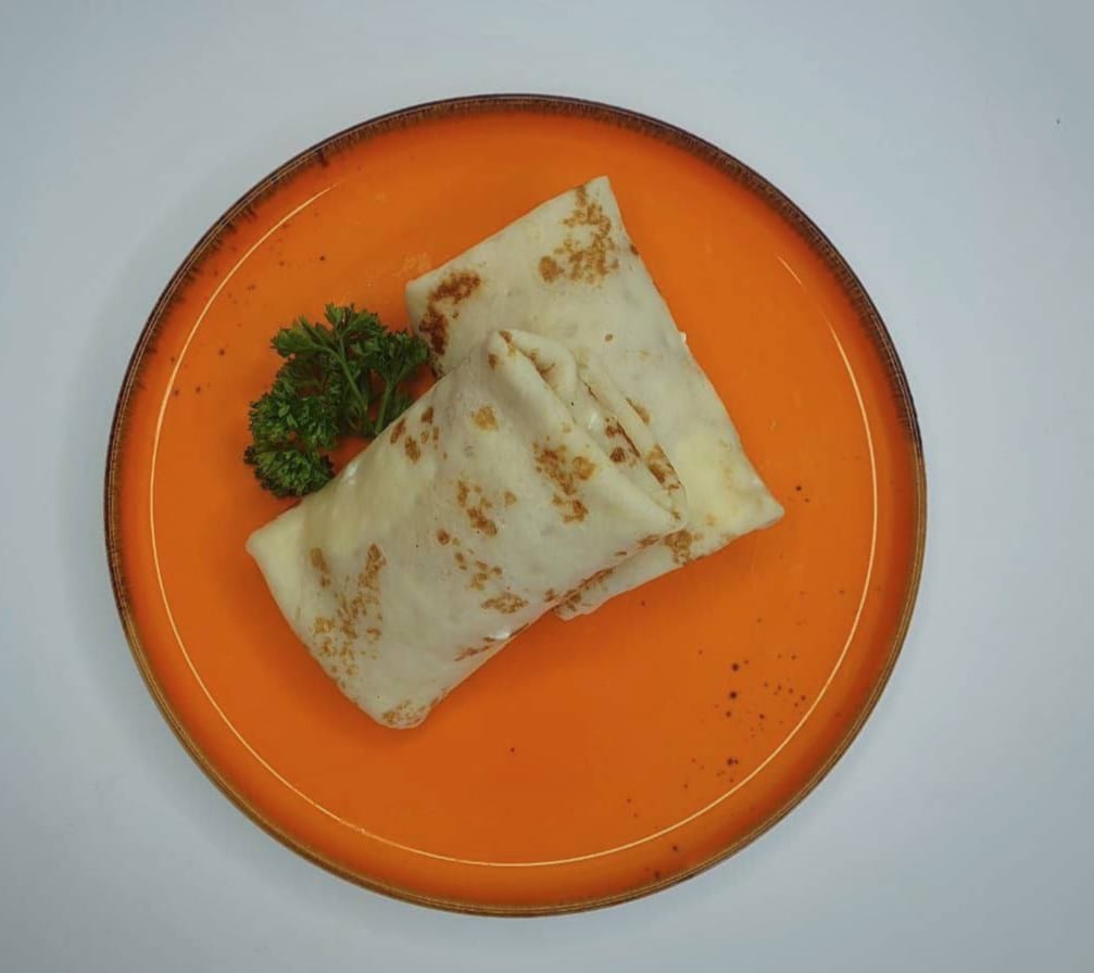 Блинчики с творожной массой и сметаной