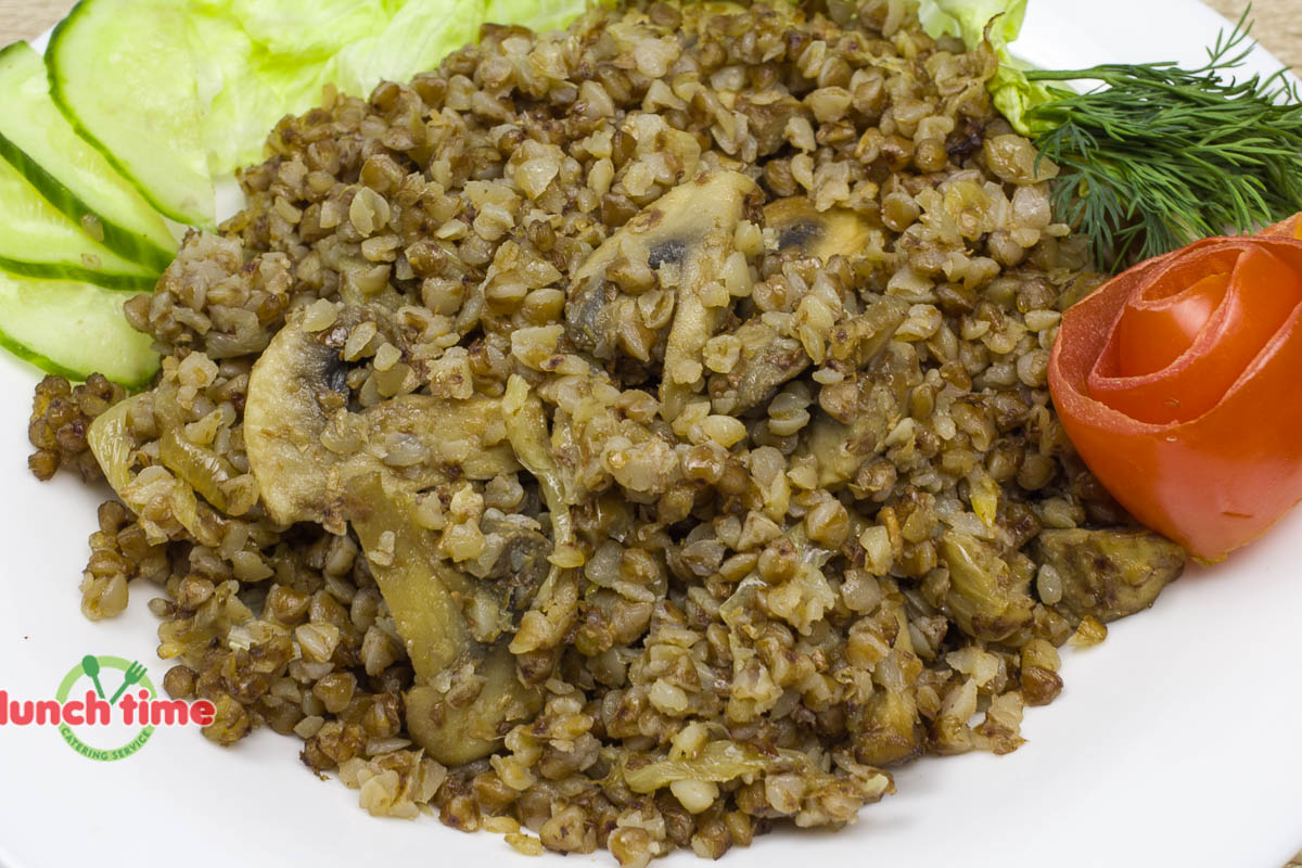 Гречка с шампиньонами и луком