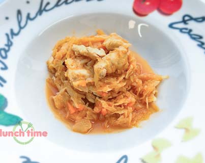Куриная грудка, тушёная с капустой