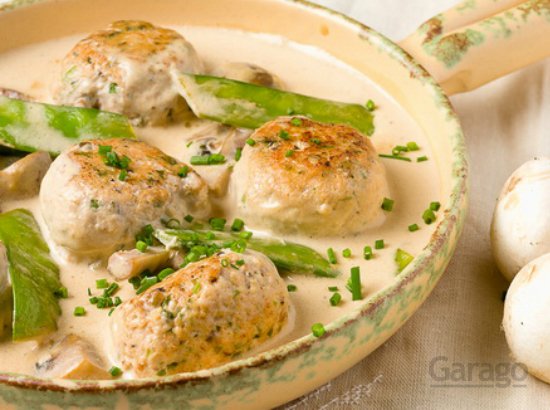 Куриные ёжики под соусом бешамель