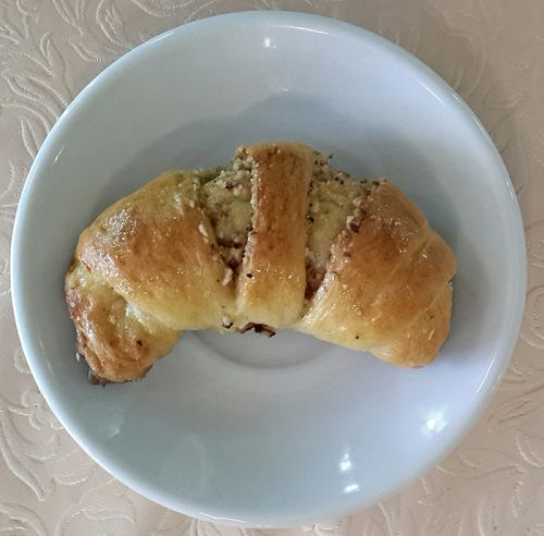 Рогалик с орехами