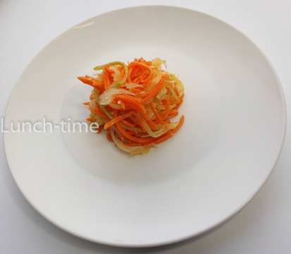 Салат из моркови с редькой и яблоком