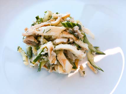 Салат куриный с кунжутом