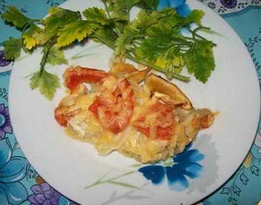 Хек, запечённый с луком